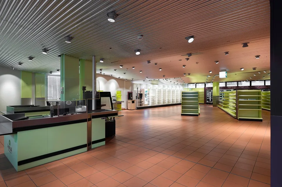 Spazio commerciale attraente in posizione privilegiata a Postareal Baden