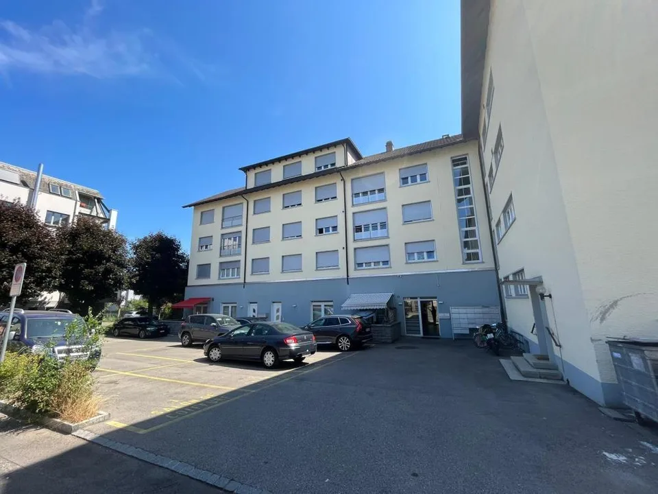 Place de Parc - Route de Moutier 89, Delémont