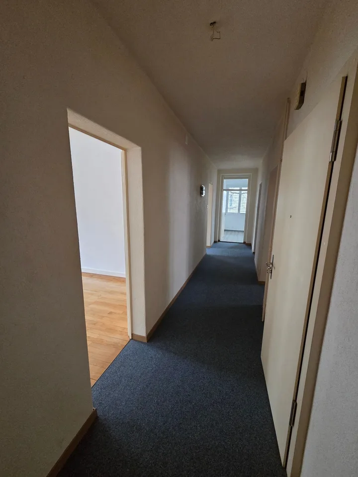 Schönes 3,5-Zimmer-Wohnung im Zentrum von Delémont – Foto 8 von 11