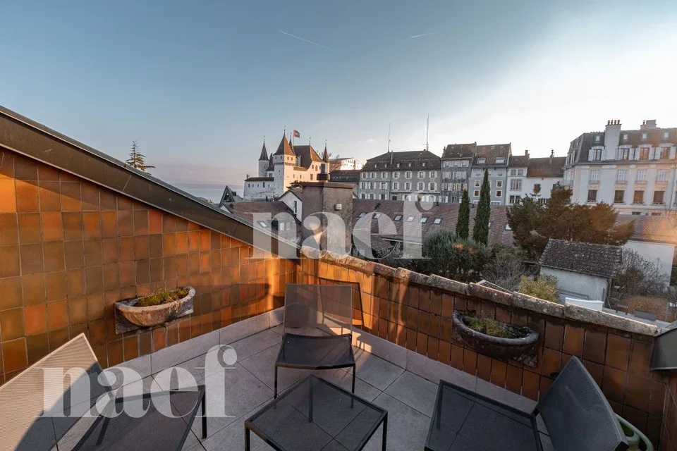 Au coeur de Nyon - Belle bâtisse avec nombreux bureaux et vue sur le Château/lac
