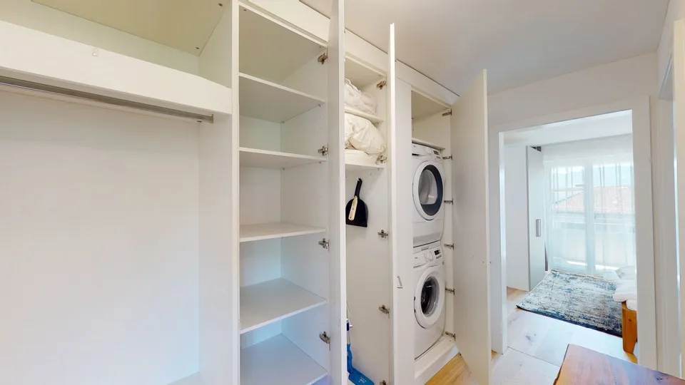 Stilvoll möblierte 2.5-Zimmer-Wohnung mit Balkon in Zürichs begehrtem Stadtteil 6 – Foto 9 von 22