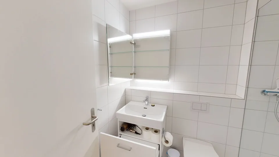 Stilvoll möblierte 2.5-Zimmer-Wohnung mit Balkon in Zürichs begehrtem Stadtteil 6 – Foto 17 von 22