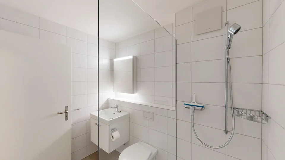 Stilvoll möblierte 2.5-Zimmer-Wohnung mit Balkon in Zürichs begehrtem Stadtteil 6 – Foto 8 von 22