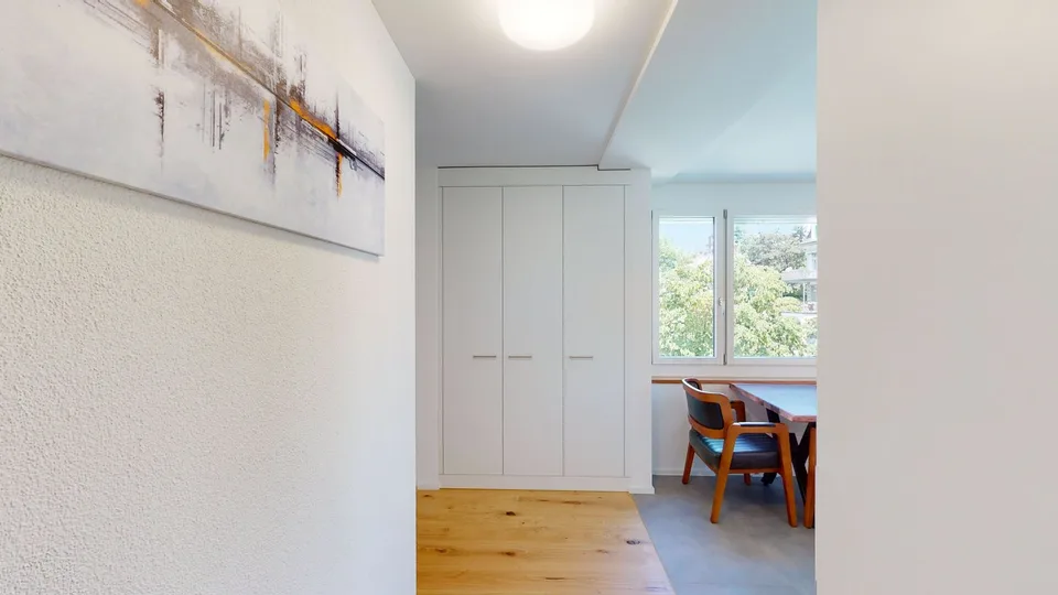 Stilvoll möblierte 2.5-Zimmer-Wohnung mit Balkon in Zürichs begehrtem Stadtteil 6 – Foto 10 von 22