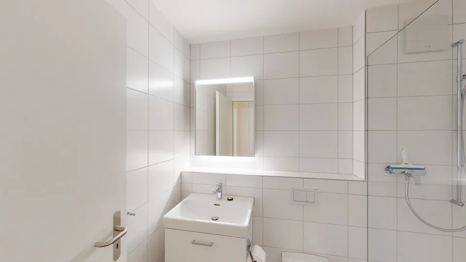 Stilvoll möblierte 2.5-Zimmer-Wohnung mit Balkon in Zürichs begehrtem Stadtteil 6 – Foto 7 von 22