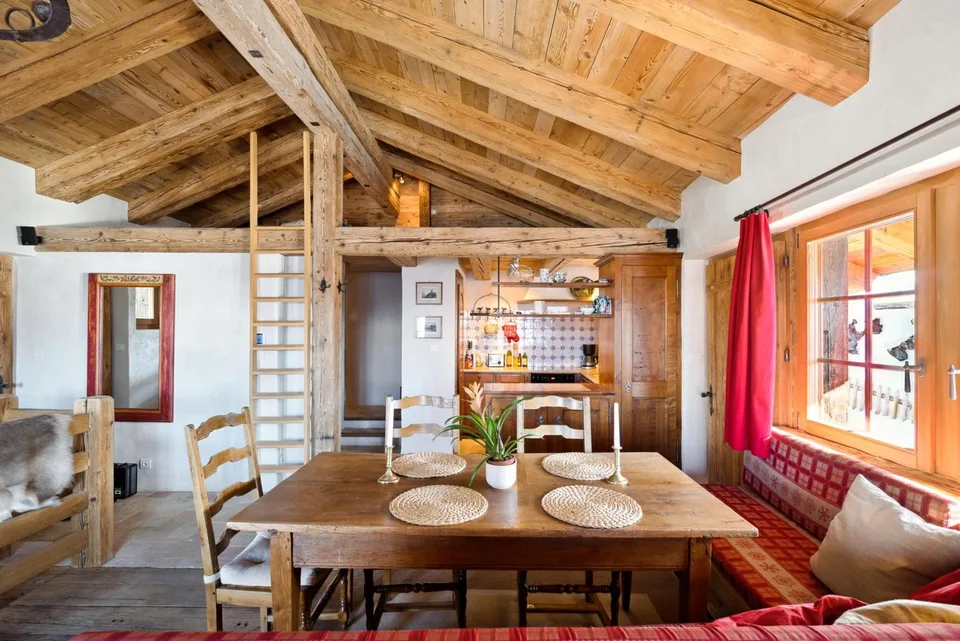 Charmantes Chalet-Duplex im alpinen Stil mit direktem Zugang zu den Pisten, mit drei Zimmern, in den Höhen von Verbier, nahe Carrefour