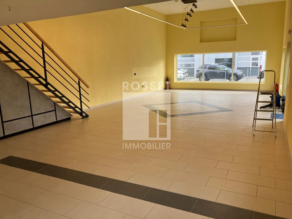 Locali commerciali 200 m² in affitto