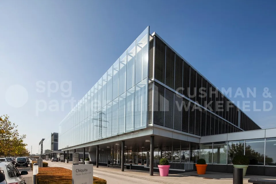 A-One Business Center Bureaux Plug & Play avec vue sur le Lac