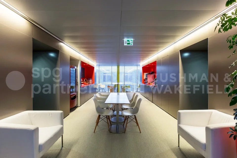 A-One Business Center Büros Plug & Play mit Blick auf den See