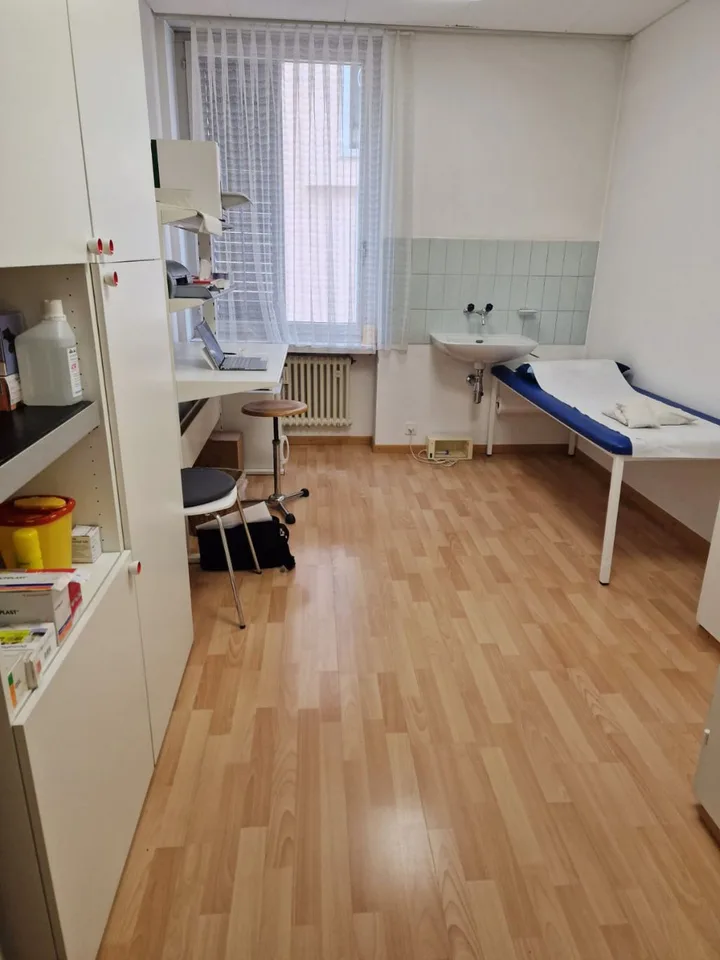 Disponibile ora - Ex studio medico, cinque belle stanze in una posizione attraente per ufficio, studio – foto 6 di 10