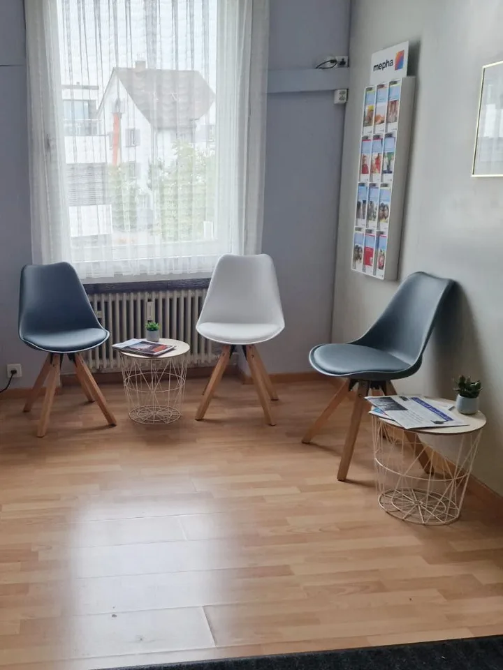 Disponibile ora - Ex studio medico, cinque belle stanze in una posizione attraente per ufficio, studio