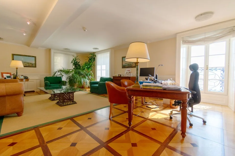 Prästigeträchtige Büros mit Seeblick in historischem Gebäude