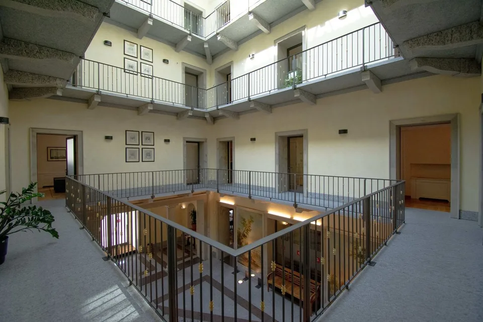 Prestigeträchtige Büros mit Seeblick in historischem Gebäude – Foto 8 von 11