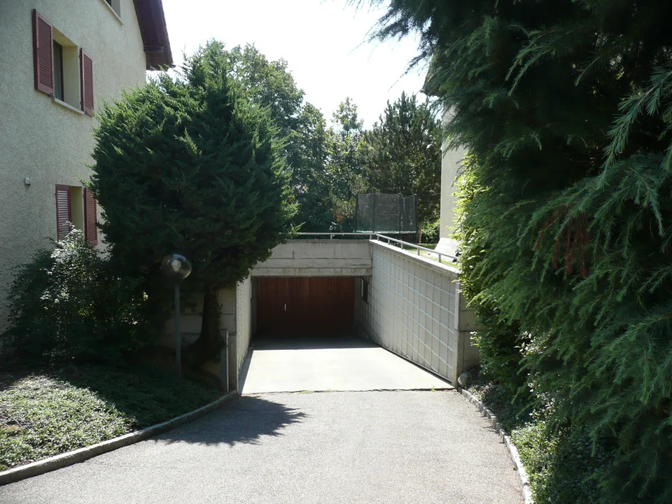 Einstellplatz in Tiefgarage zu vermieten