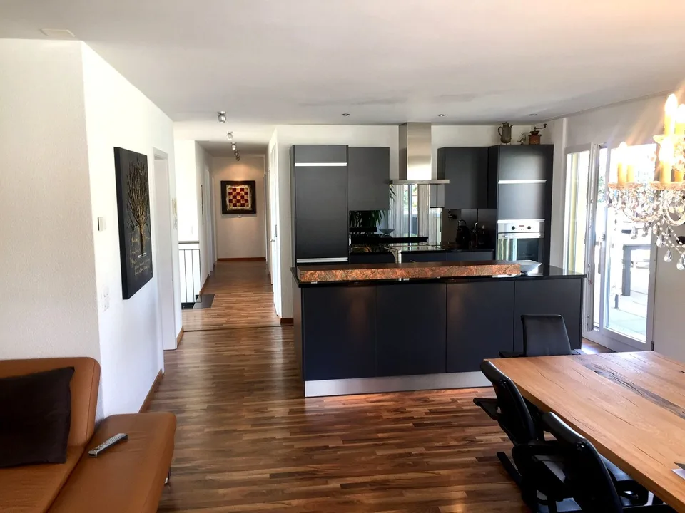 Exklusive 5.5-Zimmer-Attikawohnung mit beeindruckender Dachterrasse
