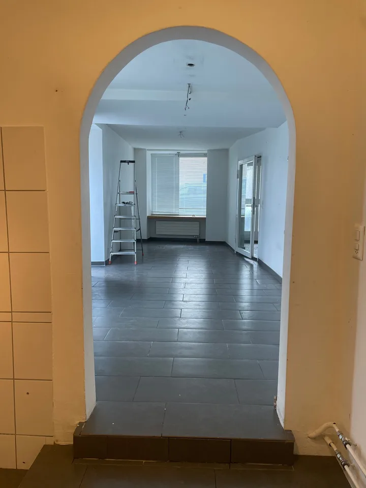 Geschäftsraum direkt an der Kantonsstrasse in mitten von Zizers in der "Liegenschaft Steinbock"