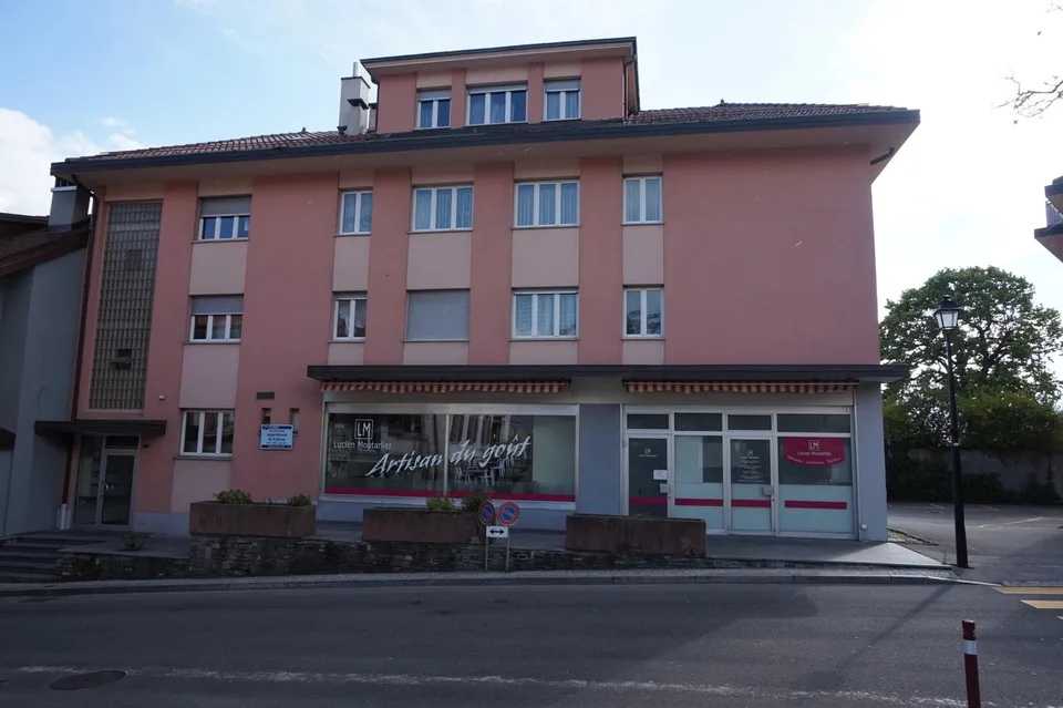 Bel appartement d'une pièce à deux pas de toutes les commodités.