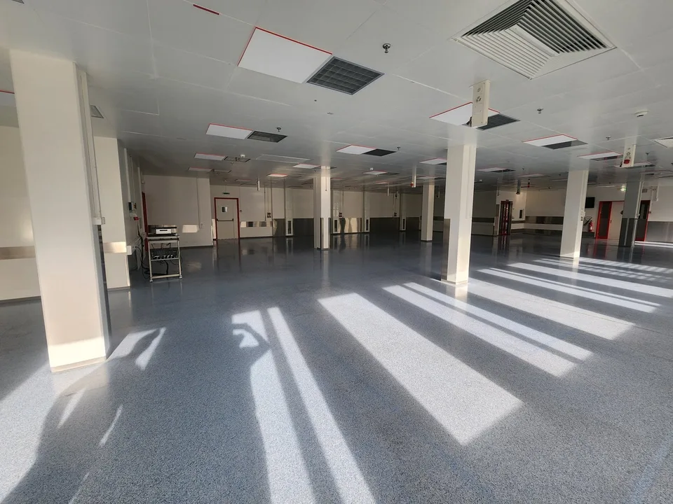 Espace de production propre avec zone d'expédition / conditionnement