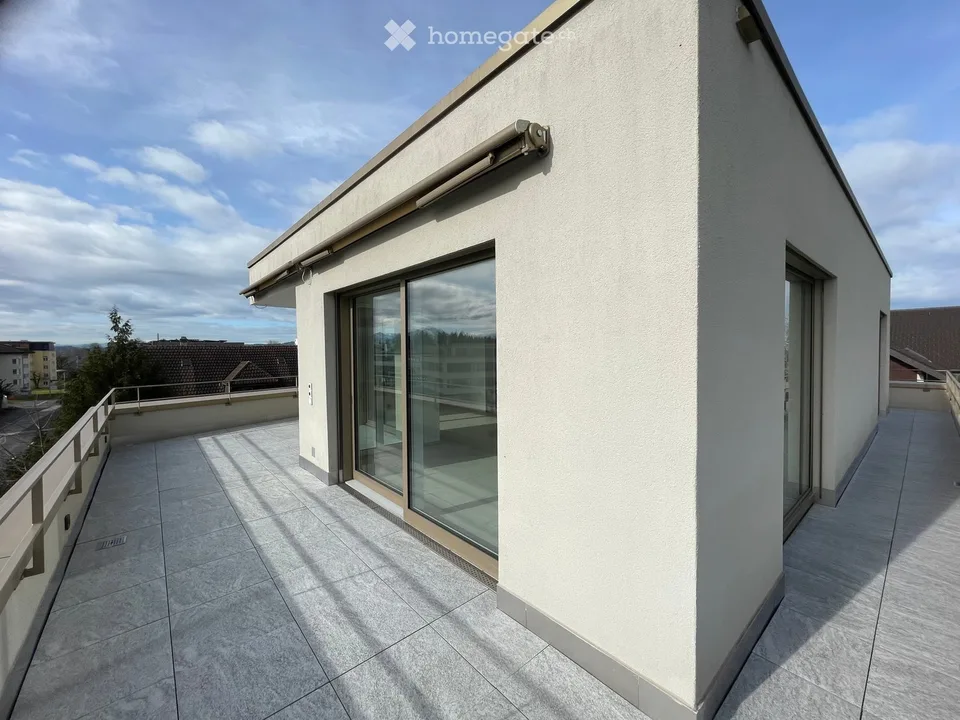 APPARTAMENTO ATTICO ESCLUSIVO 3.5 LOCALI CON VISTA PANORAMICA 360° E TERRAZZA SOLEGGIATA
