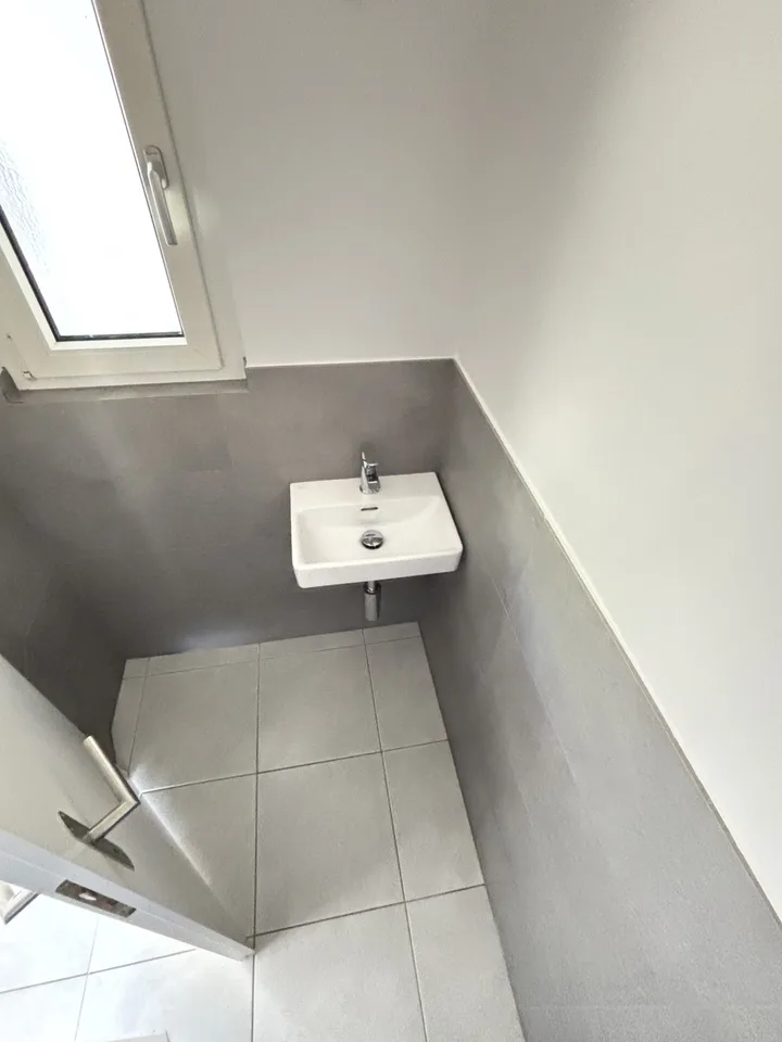 Casa a schiera moderna, fresca di ristrutturazione con 4½ locali e giardino in affitto a Pieterlen