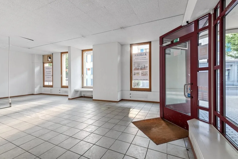 Beautiful commercial arcade with street frontage – photo 8 of 11