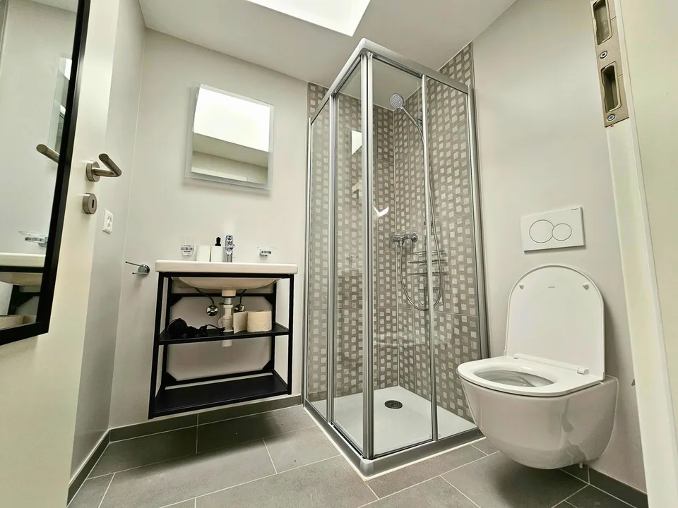 Modern Top-Floor Studio Near Metro - 15 Min to City Centre – Foto 8 von 13