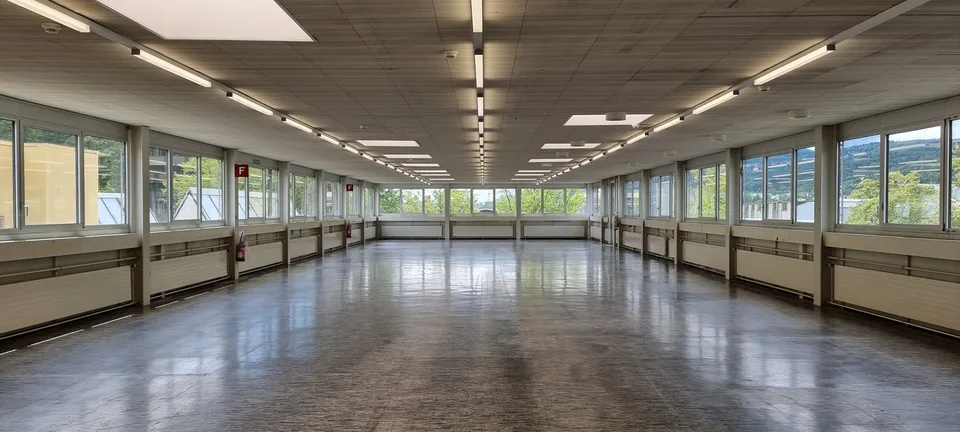 Gewerbe.- oder Bürofläche von 457m2 im Attikageschoss mit Lift