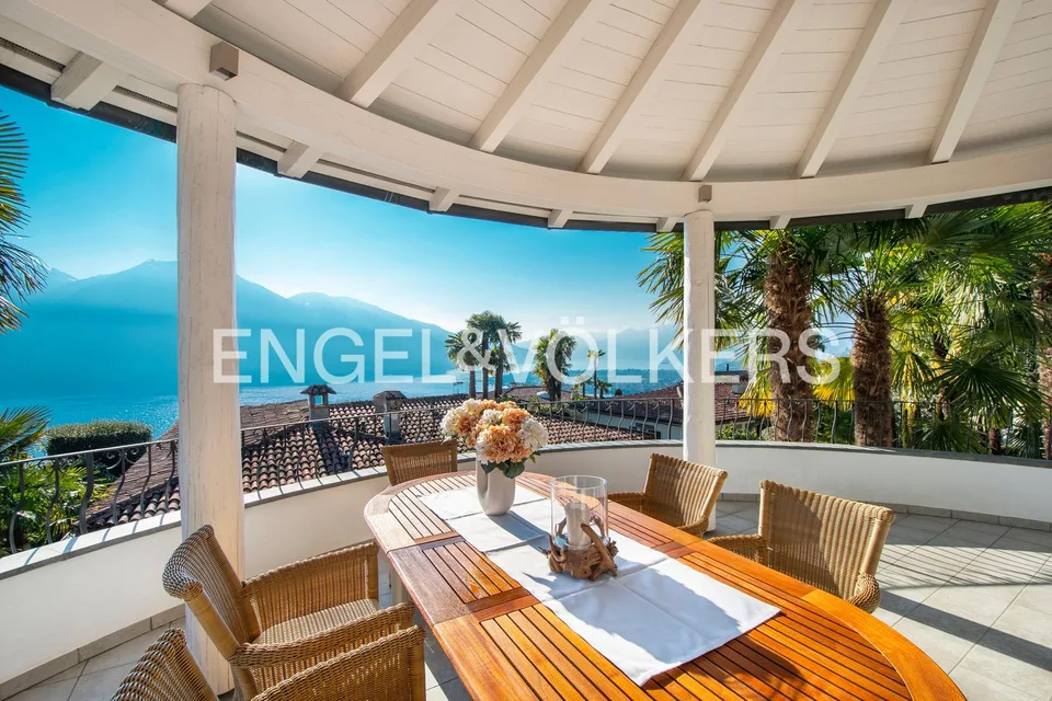 Palm trees, sun and sea view (46)