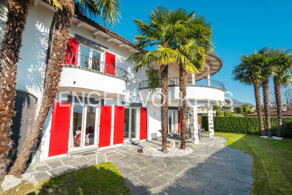 Palm trees, sun and sea view (46)