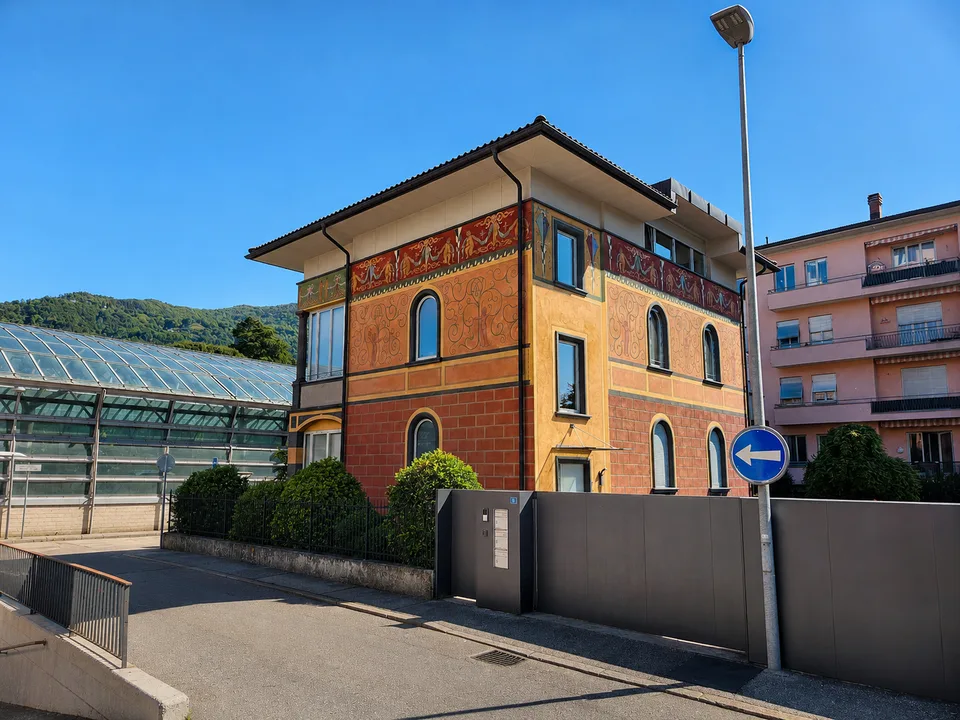 Chiasso Zentrum: Prästigiosa historische Villa renoviert mit 3 Apartments zur Rendite