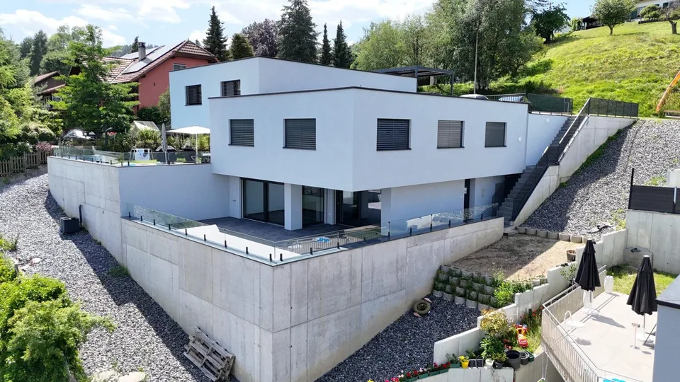 Zweifamilienhaus-Villa der Moderne mit 180 m² in Lucens - atemberaubender freier Blick