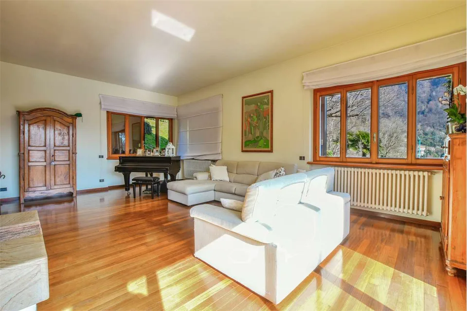 Villa indipendente in posizione privilegiata, con vista da sogno sul L
