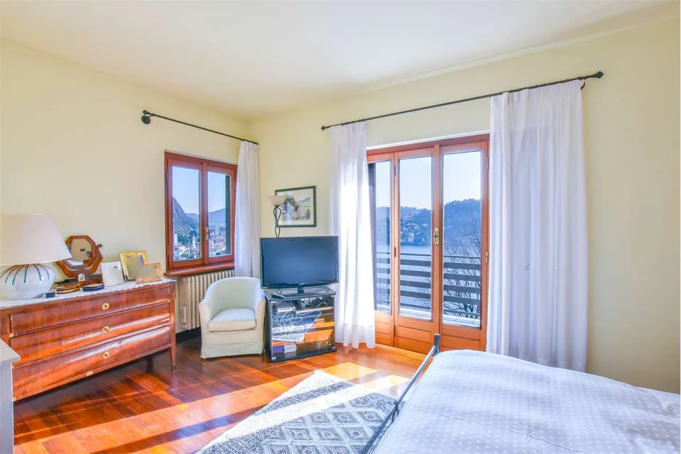 Villa indipendente in posizione privilegiata, con vista da sogno sul L – foto 9 di 13