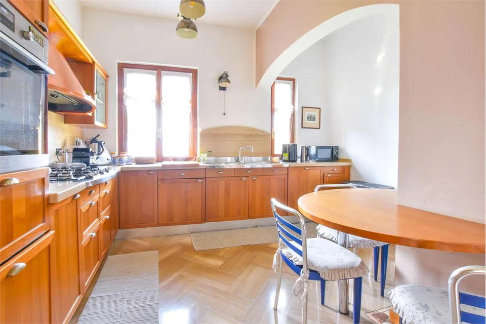 Villa indipendente in posizione privilegiata, con vista da sogno sul L – foto 7 di 13