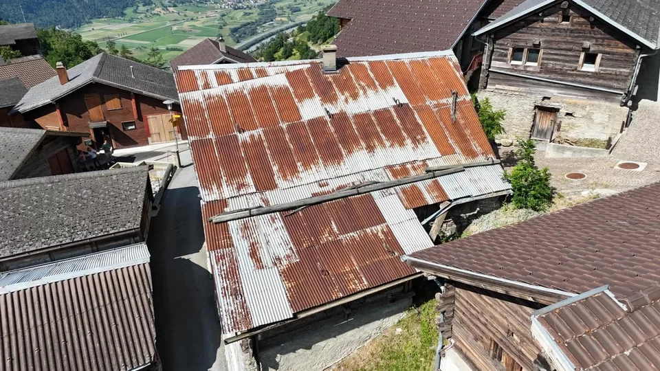 Complexе immobilier ancien au centre du village de Bratsch