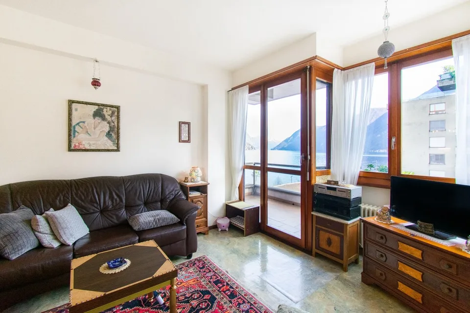 Zweieinhalb-Zimmer-Wohnung mit Balkon und Seeblick