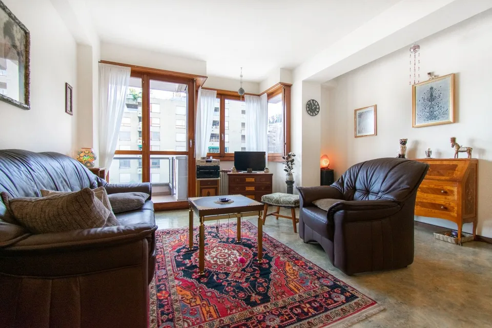 Zweieinhalb-Zimmer-Wohnung mit Balkon und Seeblick