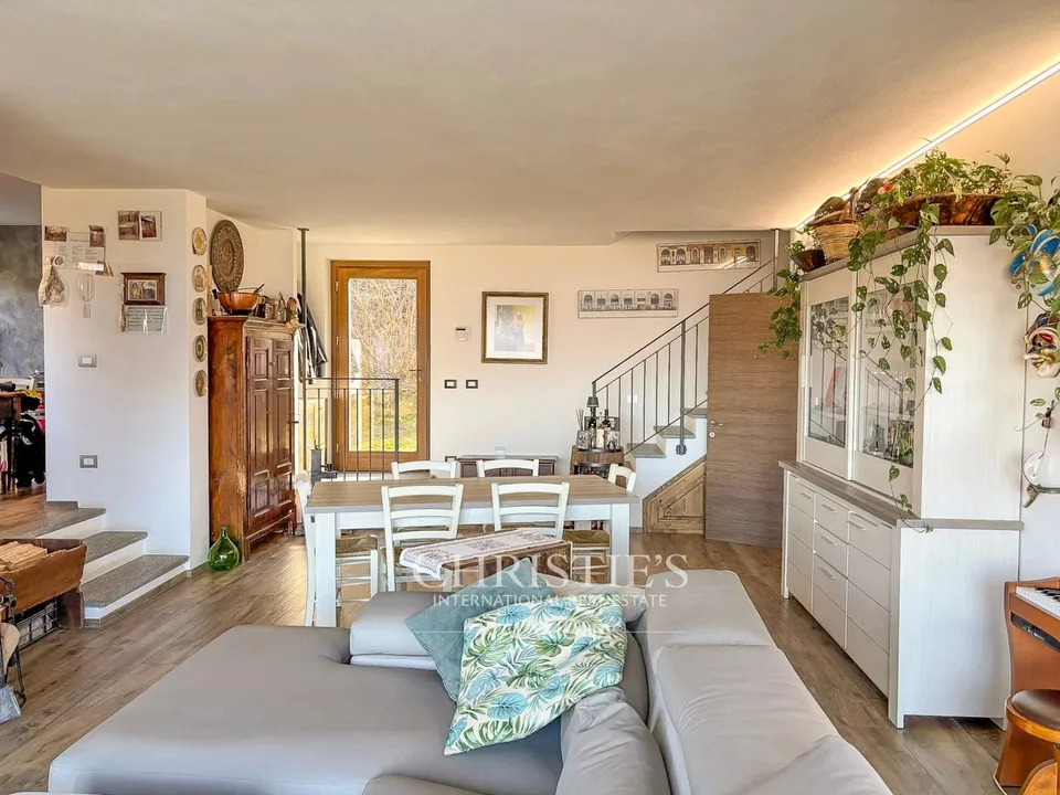 Villa mit 180-Seeblick und ebenem Garten in Castelveccana – Foto 6 von 11