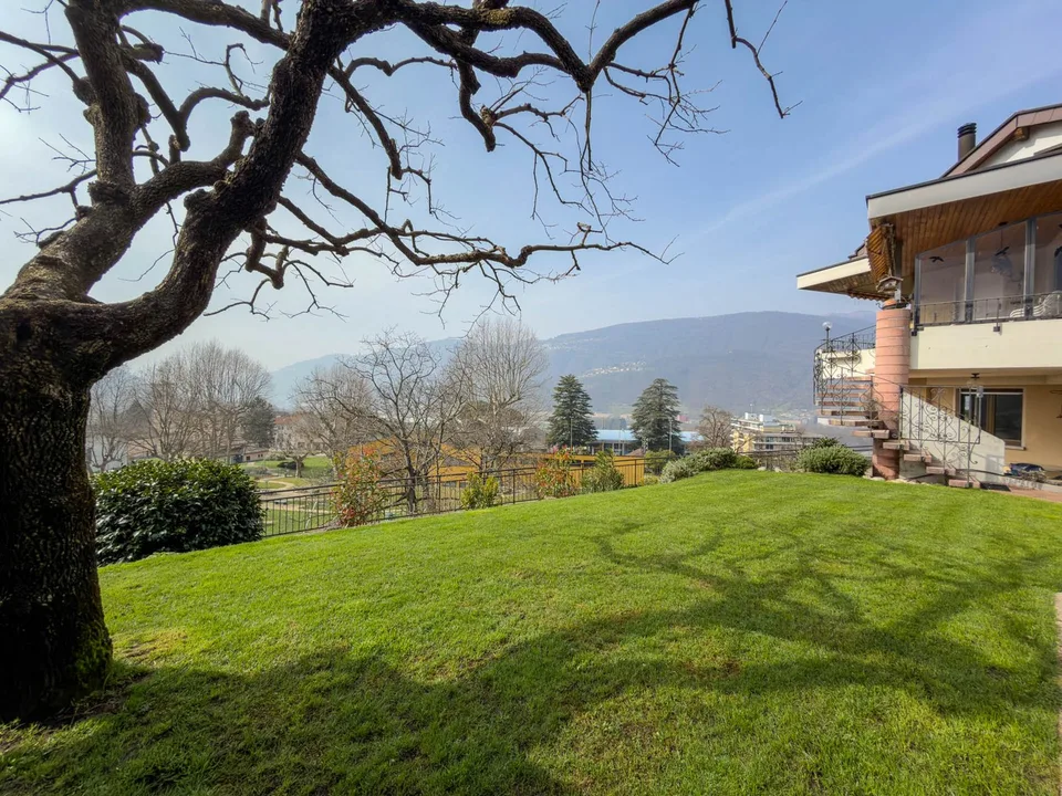 Casa bifamiliare a Vezia