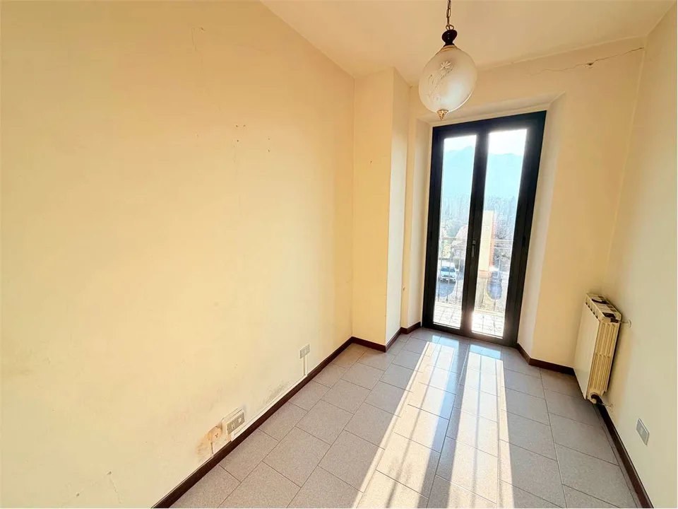 Affascinante ex ristorante con camere e splendida vista lago – foto 11 di 13