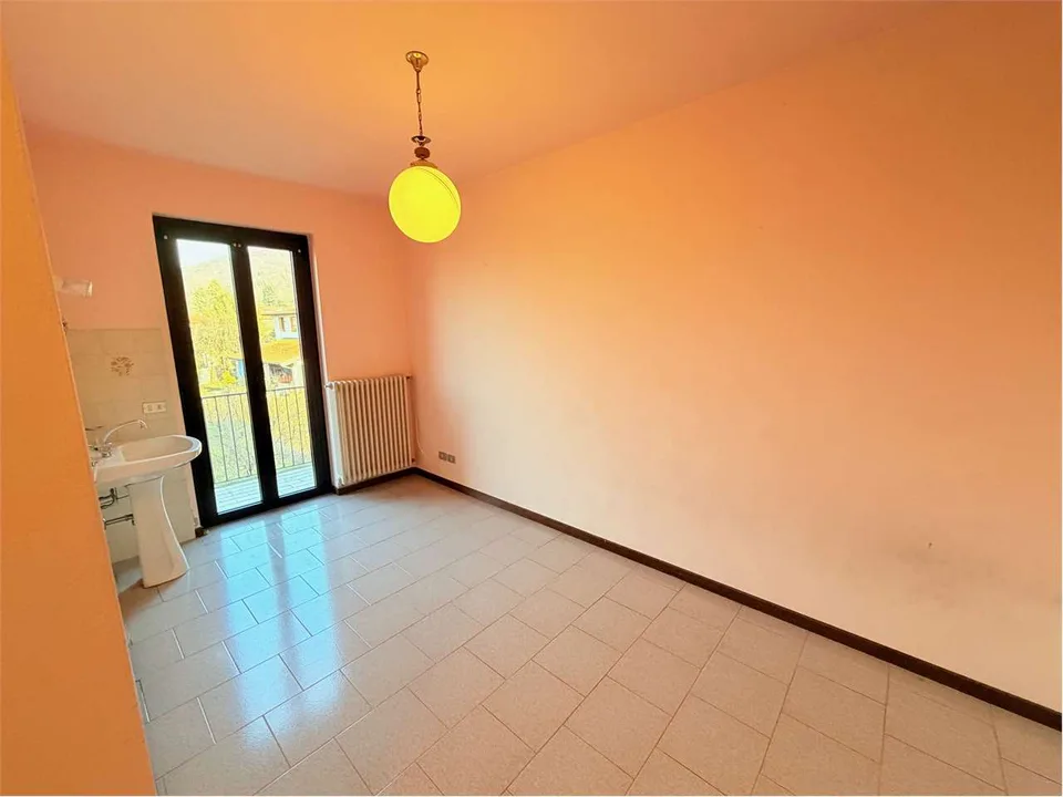 Affascinante ex ristorante con camere e splendida vista lago – foto 12 di 13