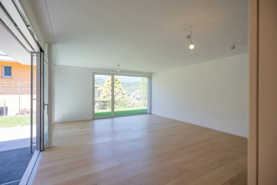 Nous vendons de belles villas design à Cadro – photo 13 sur 25