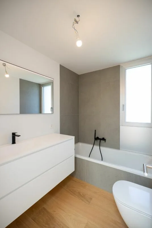 Nous vendons de belles villas design à Cadro – photo 21 sur 25