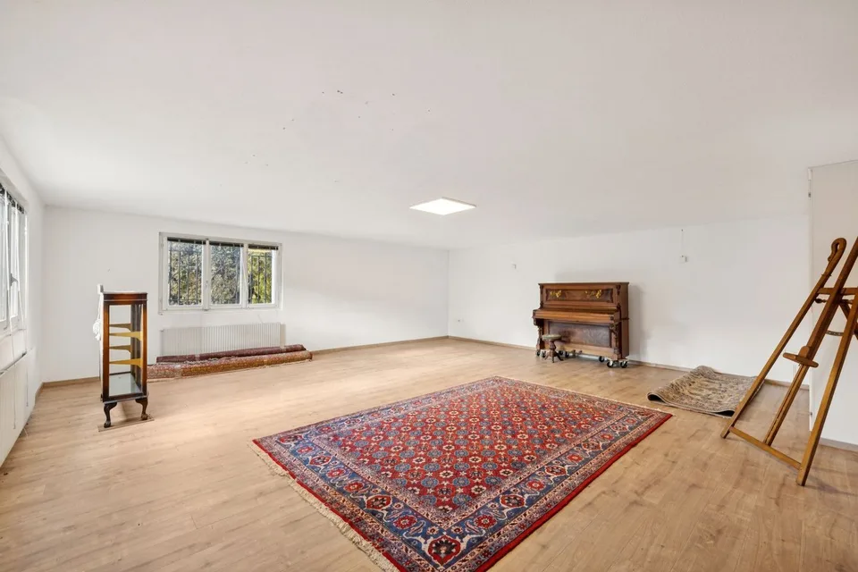 Geräumige Familienvilla im Erdgeschoss mit großem Potenzial – Foto 10 von 12