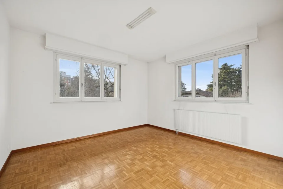 Geräumige Familienvilla im Erdgeschoss mit großem Potenzial – Foto 8 von 12