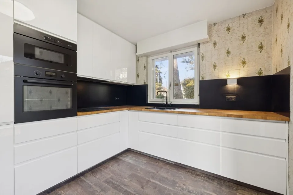 Geräumige Familienvilla im Erdgeschoss mit großem Potenzial – Foto 6 von 12