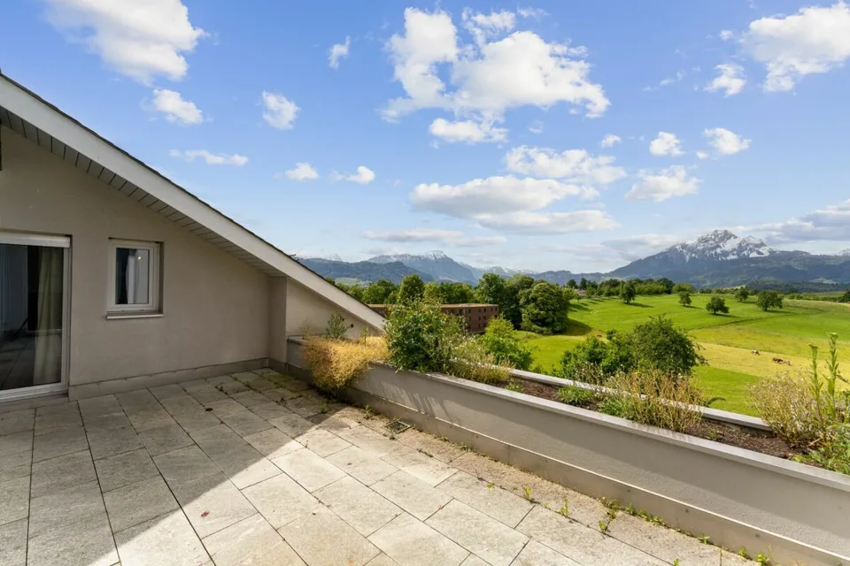 Appartamento a terrazza di 6,5 locali con vista panoramica mozzafiato