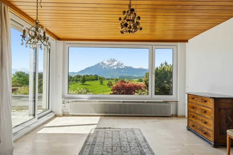 Appartamento a terrazza di 6,5 locali con vista panoramica mozzafiato