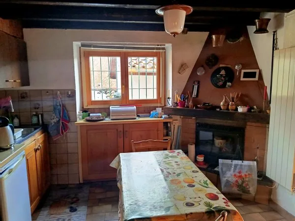 Petite maison d'habitation avec vue ouverte sur les montagnes