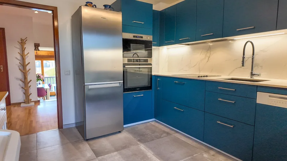 Schönes durchgängiges und renoviertes Doppelhaus mit Balkonen